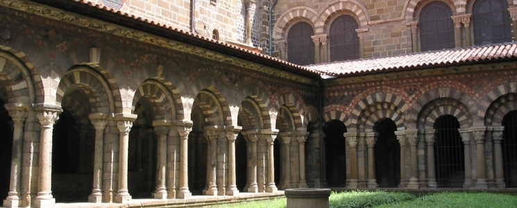 Photo Cloitre de la cathédrale du Puy en Velay - voyage Le Puy-en-Velay
